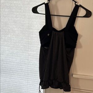Lululemon Women's tank top w/ built-in sports bra in black and gray